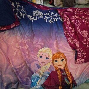 Disney Frozen Twin Reversible Comforter featuring Elsa and Anna